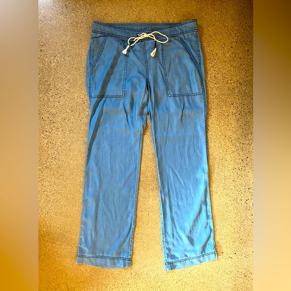 MICHAEL STARS light, straight leg, resort wear pants. Blue jeans color. Small